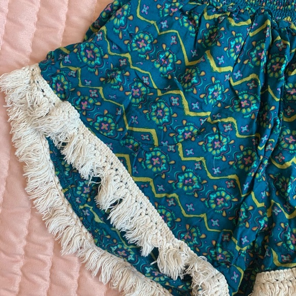 Shorts with detailing - Picture 2 of 3